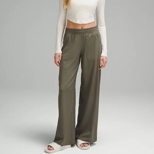 Lululemon Swift Mid-Rise Wide-Leg Pant - As New